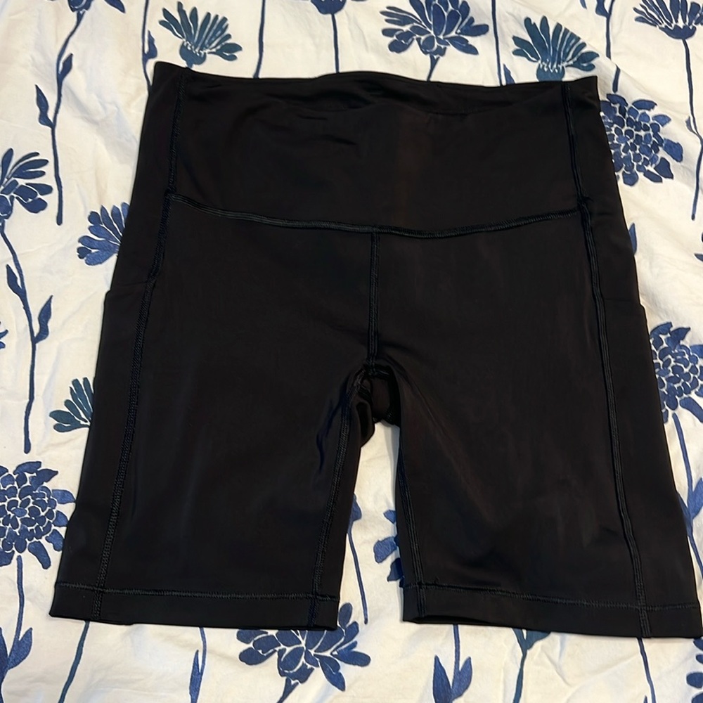 Athleta Ultimate Stash Pocket 7” Shorts